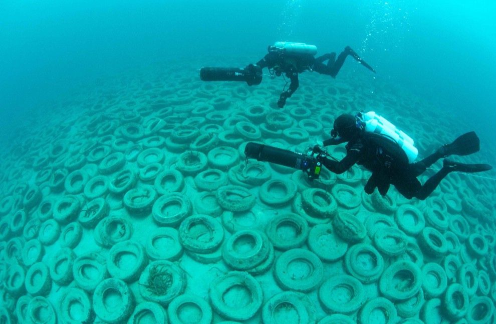 Florida, disastro in fondo al mare: il cimitero degli pneumatici