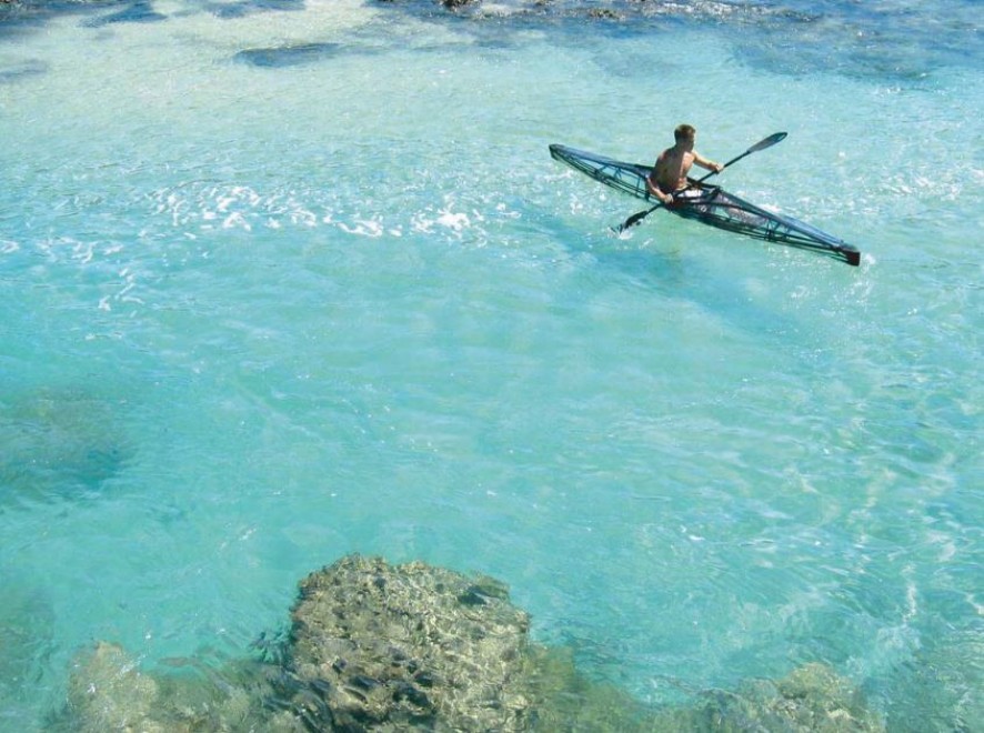 Remare col fondale a vista: il kayak &egrave; trasparente