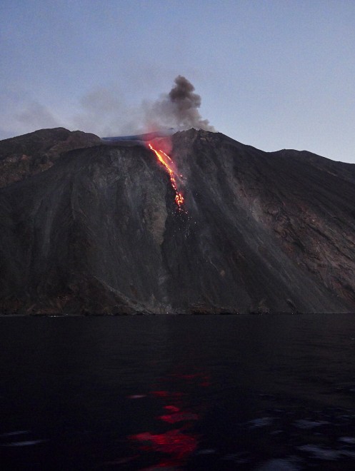 Stromboli, spettacolo notturno alla Sciara del Fuoco