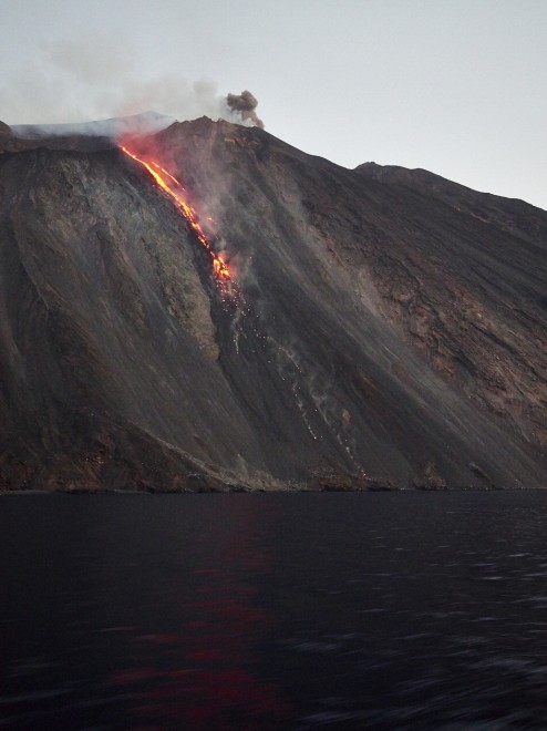 Stromboli, spettacolo notturno alla Sciara del Fuoco