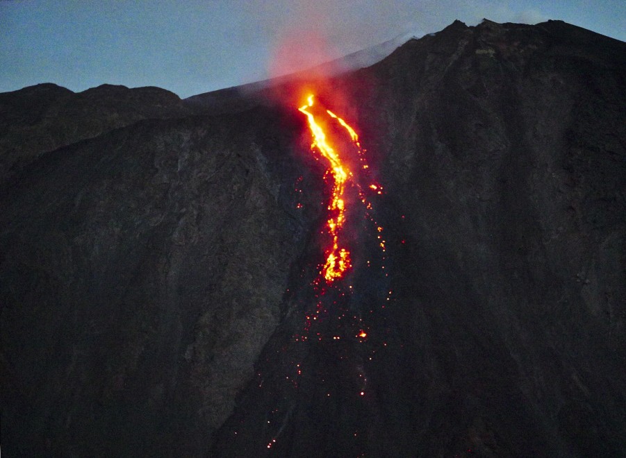 Stromboli, spettacolo notturno alla Sciara del Fuoco
