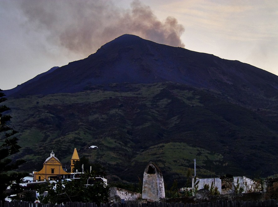 Stromboli, spettacolo notturno alla Sciara del Fuoco