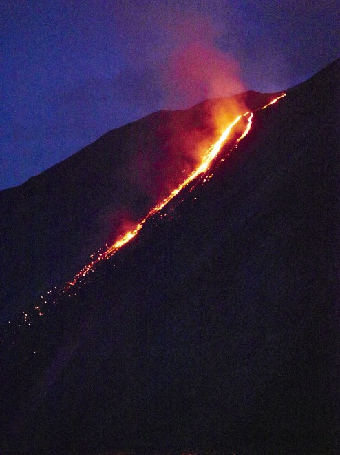 Stromboli, spettacolo notturno alla Sciara del Fuoco