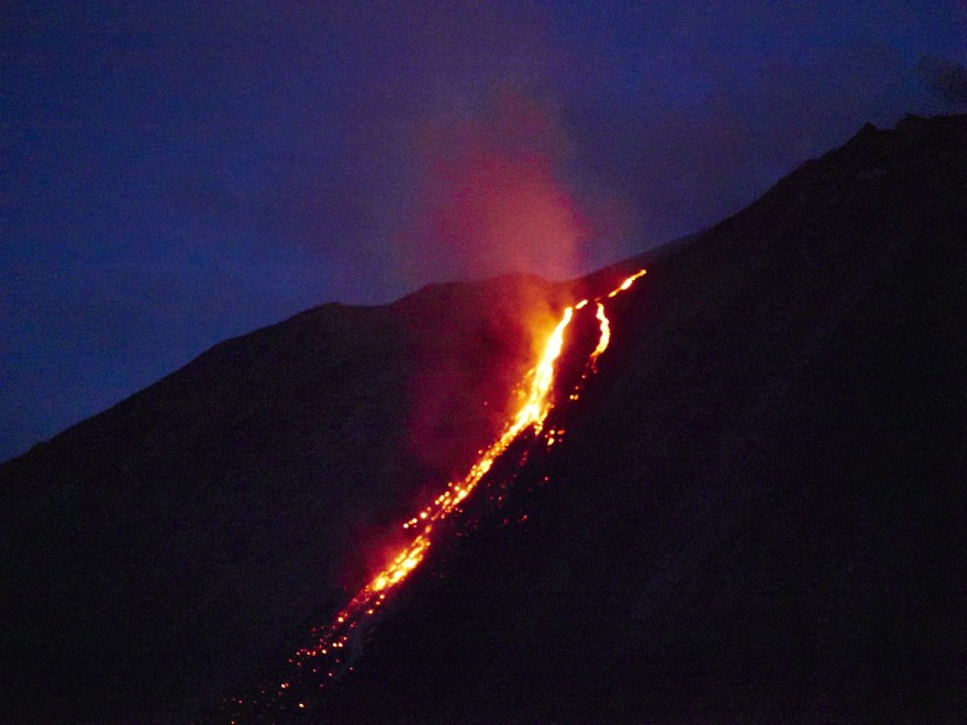 Stromboli, spettacolo notturno alla Sciara del Fuoco