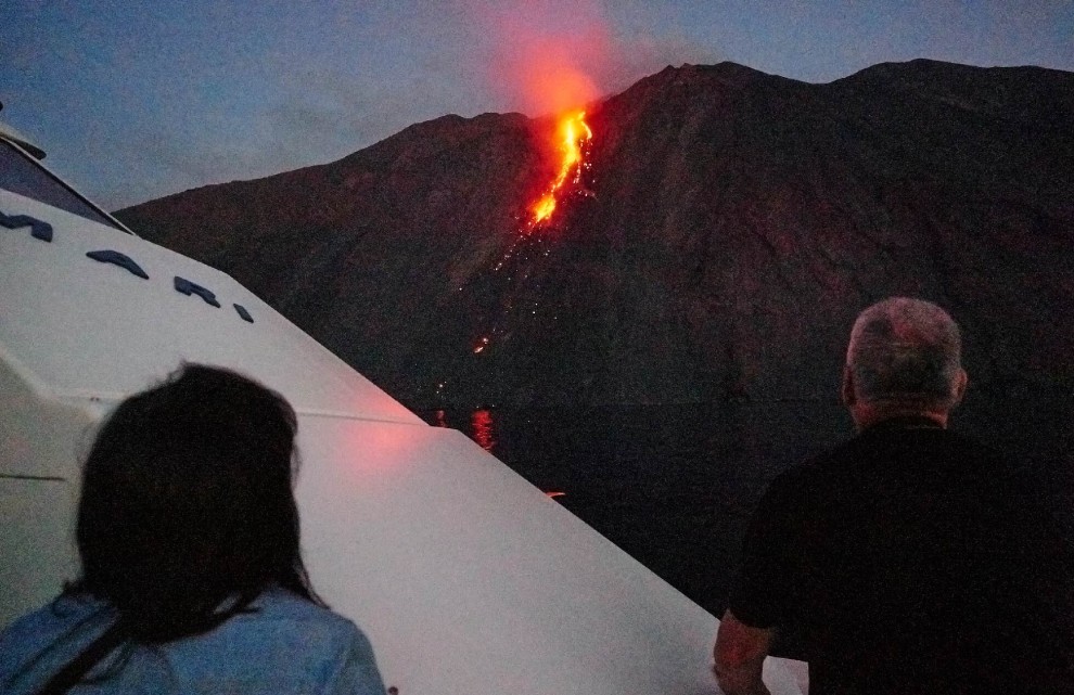 Stromboli, spettacolo notturno alla Sciara del Fuoco
