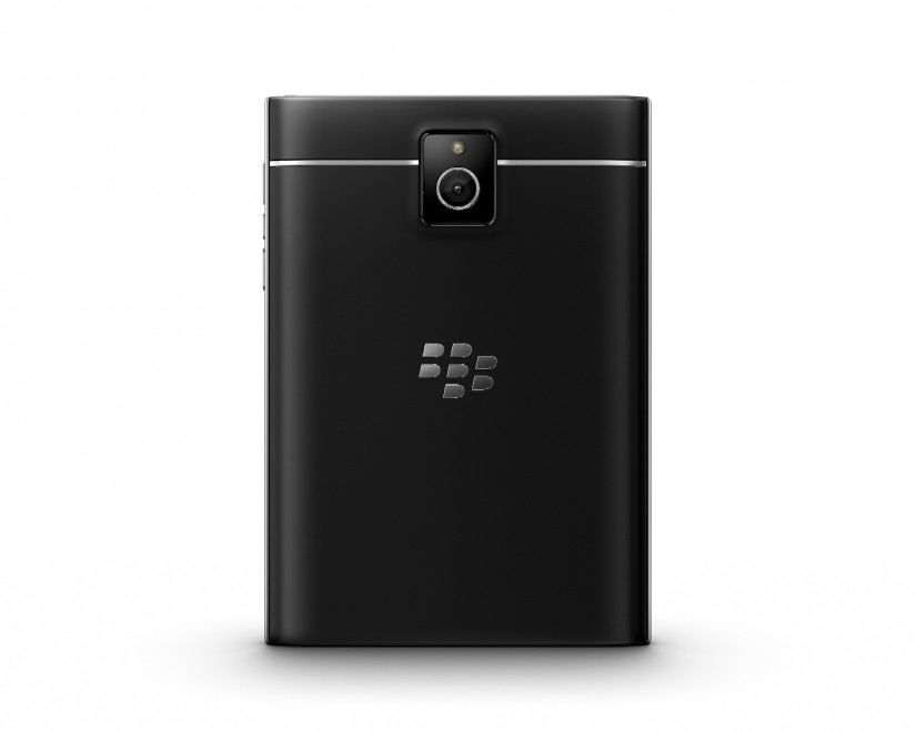BlackBerry Passport: smartphone quadrato con tastiera fisica