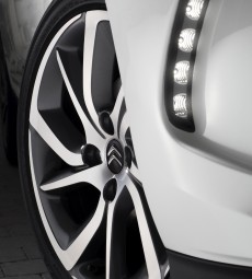 DS, nei saloni Citroën ma con uno spazio tutto suo