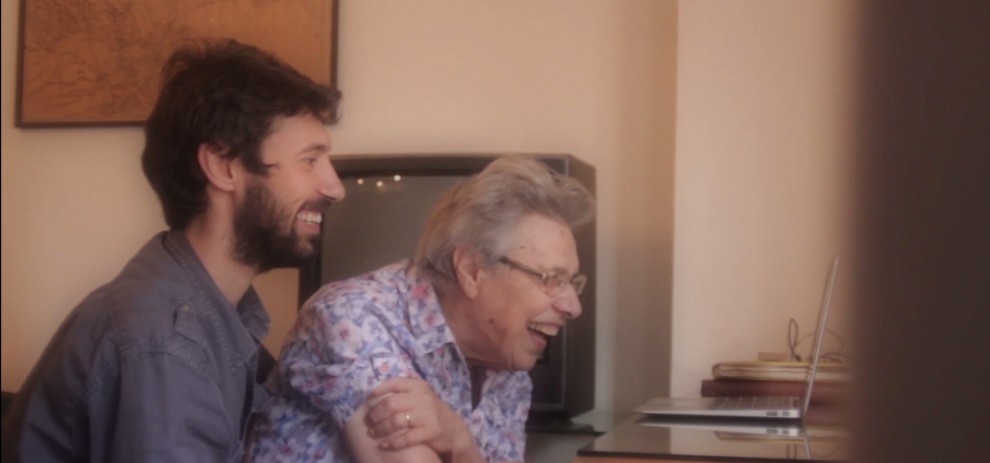 Ecco come aiutare i nonni a connettersi