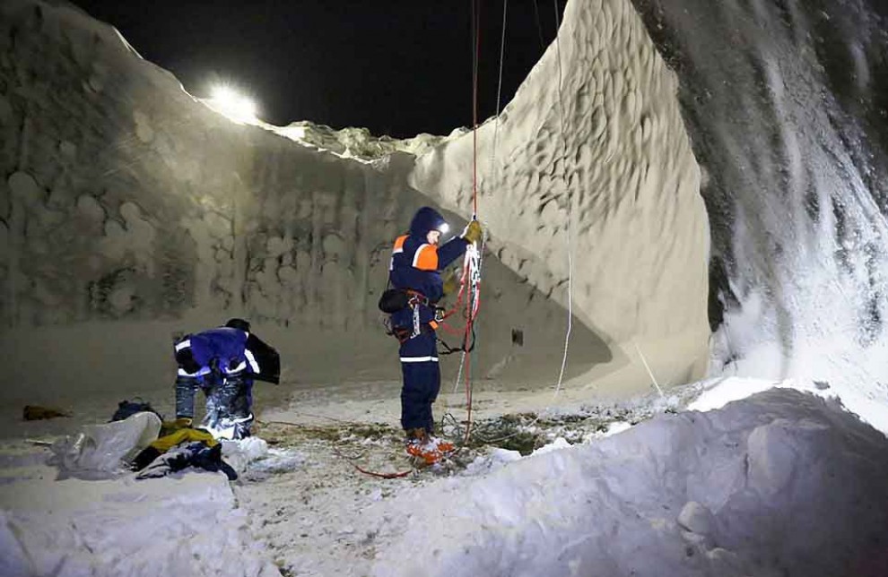 Siberia, la discesa nel cratere del mistero
