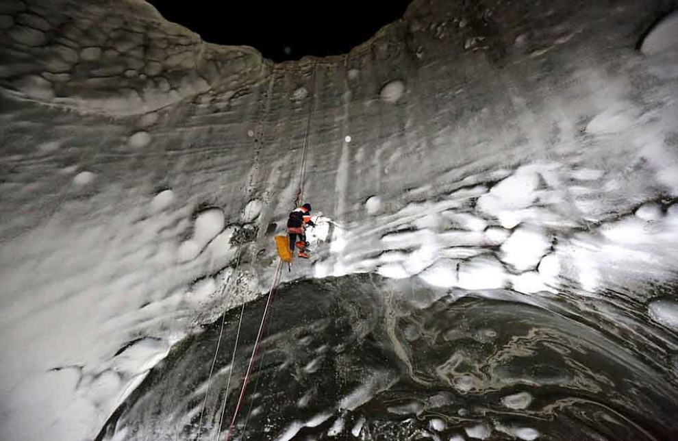 Siberia, la discesa nel cratere del mistero