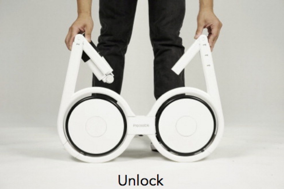 Impossible, la bici elettrica che entra nello zaino