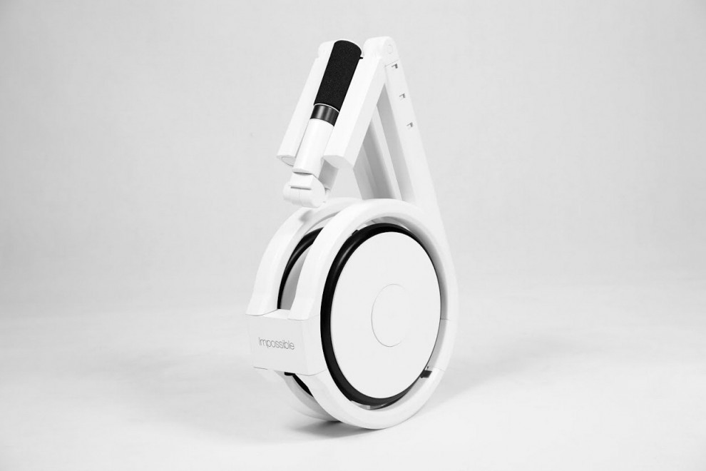 Impossible, la bici elettrica che entra nello zaino