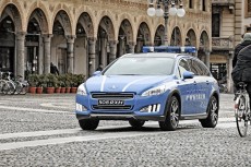 La 508 RXH diventa "stradale" Il fascino della divisa per l'ibrida