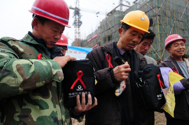 Dall'Italia a al Nepal: il mondo ricorda le vittime dell'Aids