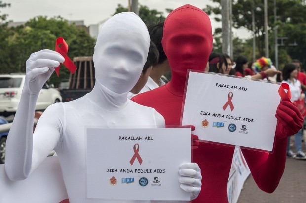 Dall'Italia a al Nepal: il mondo ricorda le vittime dell'Aids