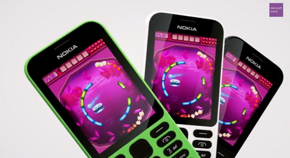 Microsoft: ecco Nokia 215, lo smartphone low cost