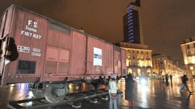 Torino, in piazza il "vagone di Primo Levi"