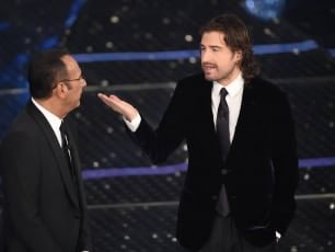 Sanremo, la gaffe di Siani: battuta sul ragazzino sovrappeso, critiche sul web