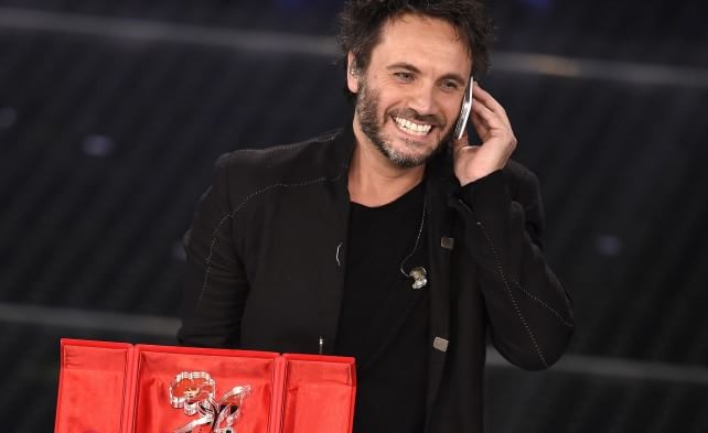 Va a Nek la gara delle cover Luca, Paolo e la RIP Parade