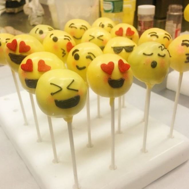 Dallo smartphone al forno: le emoticon diventano pasticcini