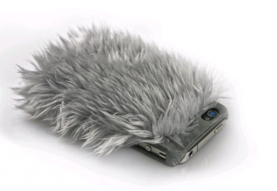 Oltre la creativit&agrave;: la cover per smartphone &egrave; trash