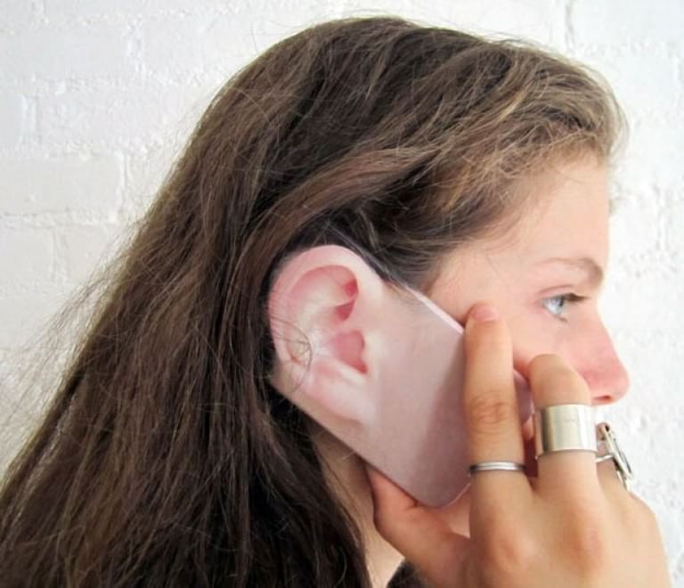 Oltre la creativit&agrave;: la cover per smartphone &egrave; trash