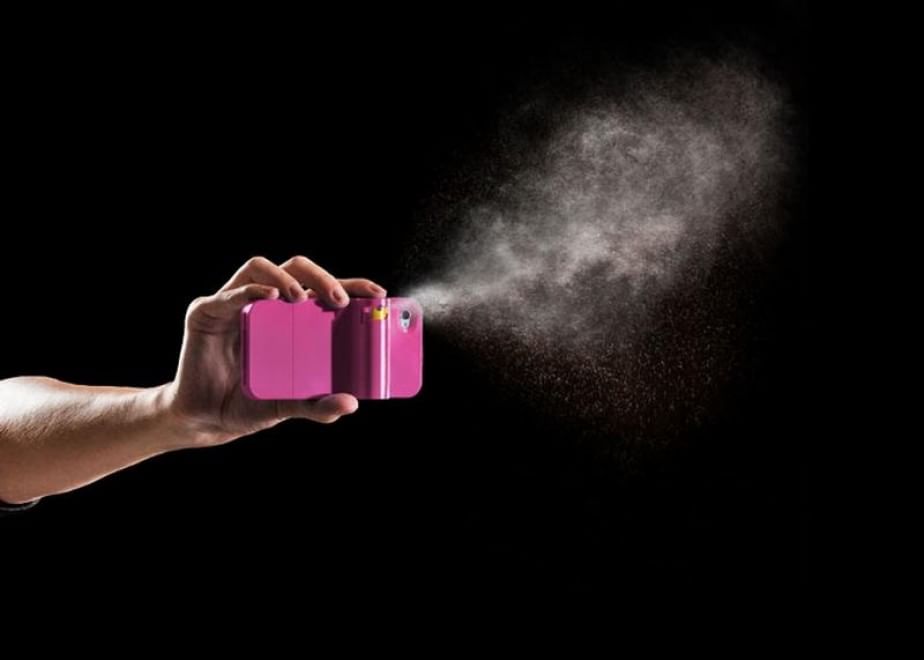 Oltre la creativit&agrave;: la cover per smartphone &egrave; trash