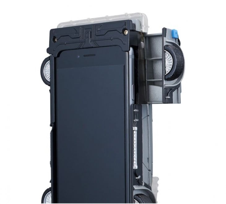 Oltre la creativit&agrave;: la cover per smartphone &egrave; trash