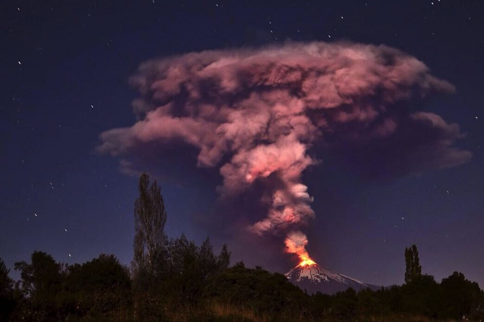 Cile, le immagini dell'eruzione del vulcano Villarica