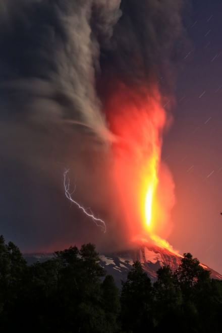 Cile, le immagini dell'eruzione del vulcano Villarica