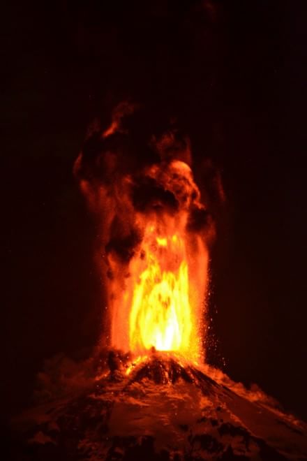 Cile, le immagini dell'eruzione del vulcano Villarica