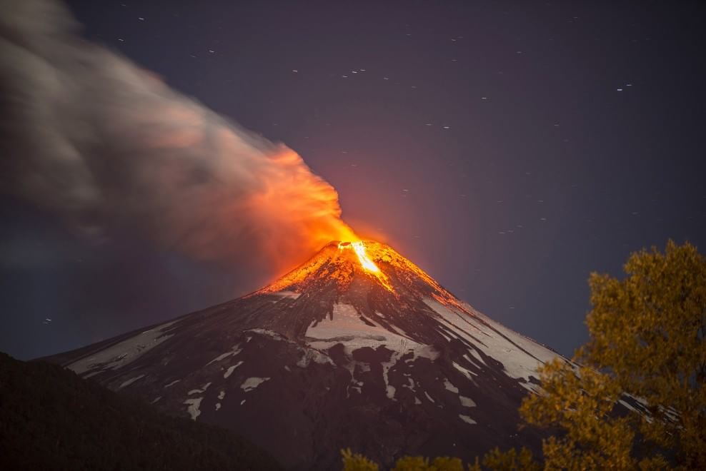 Cile, le immagini dell'eruzione del vulcano Villarica