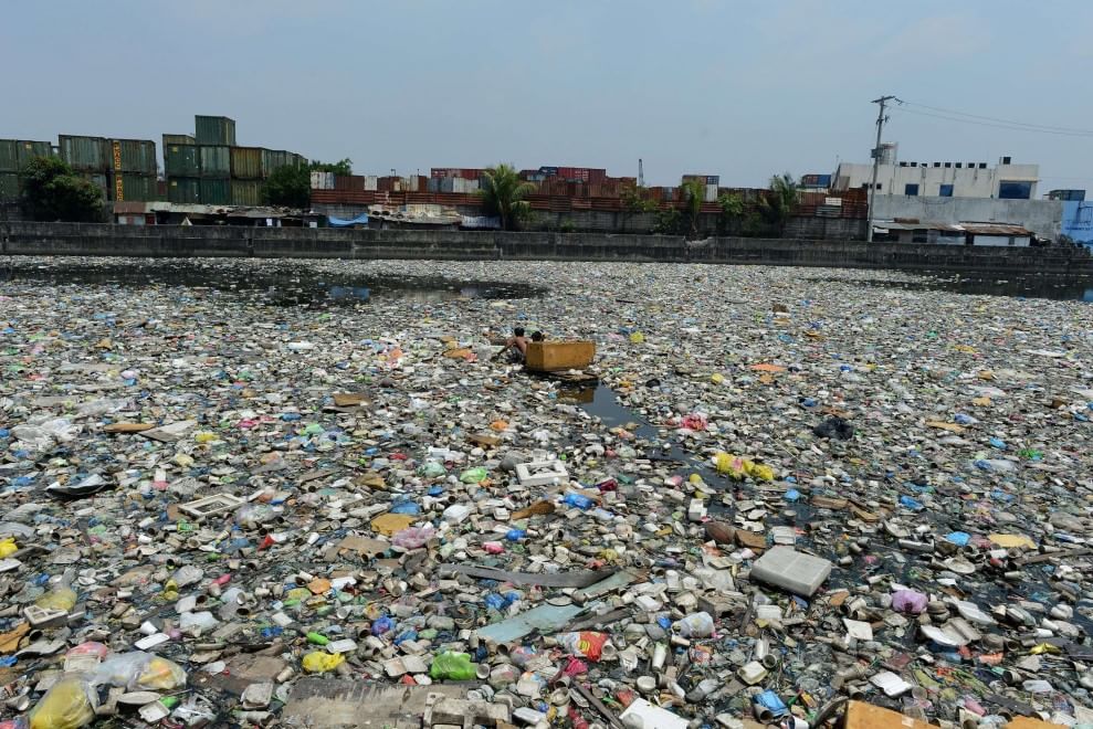 Manila, in cerca di plastica: nei rifiuti per tre dollari al giorno