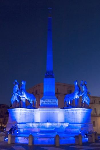 Autismo, le città si illuminano di blu