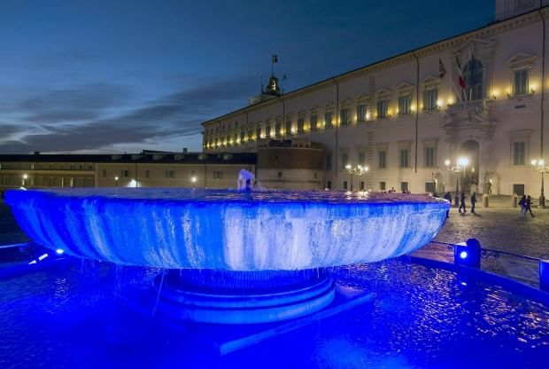 Autismo, le città si illuminano di blu