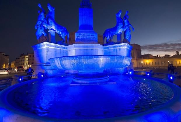 Autismo, le città si illuminano di blu