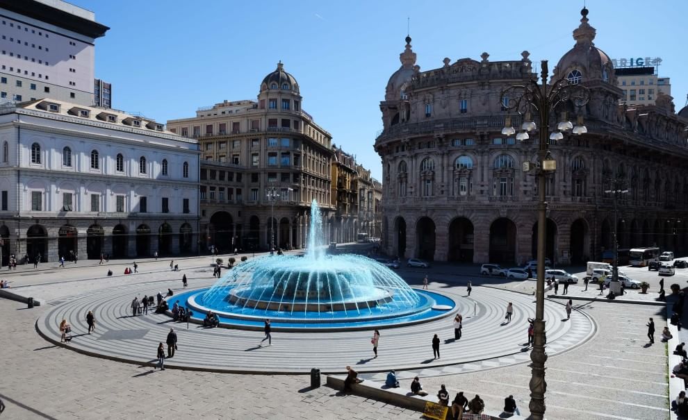 Autismo, le città si illuminano di blu