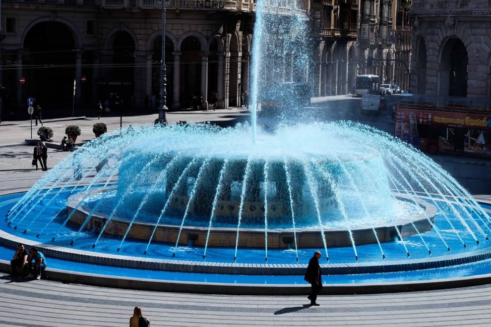 Autismo, le città si illuminano di blu