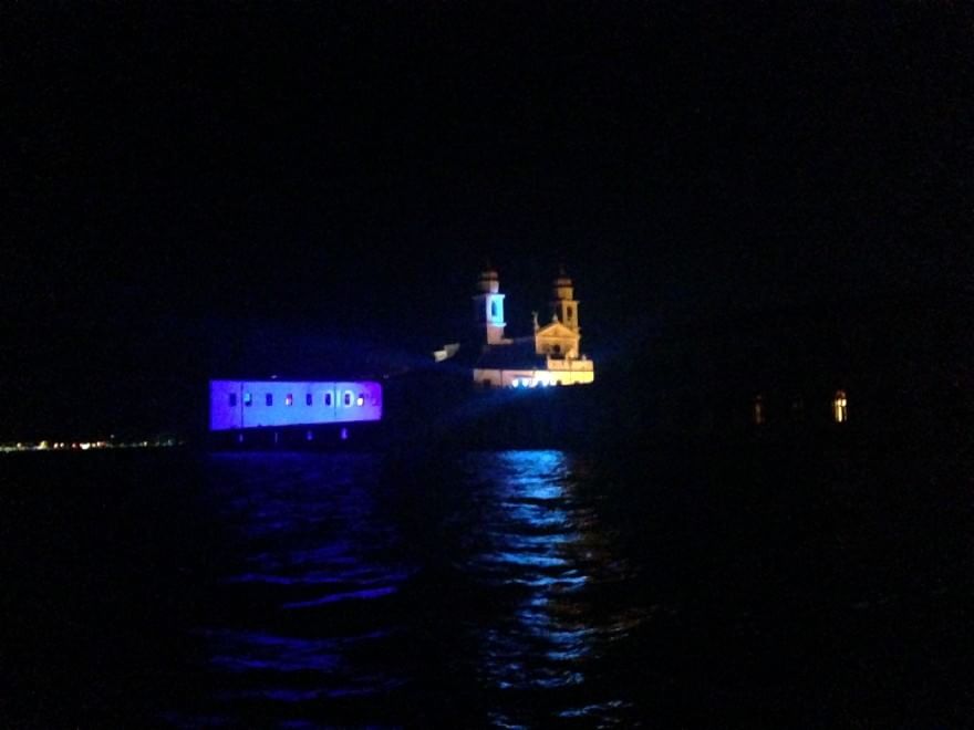 Autismo, le città si illuminano di blu