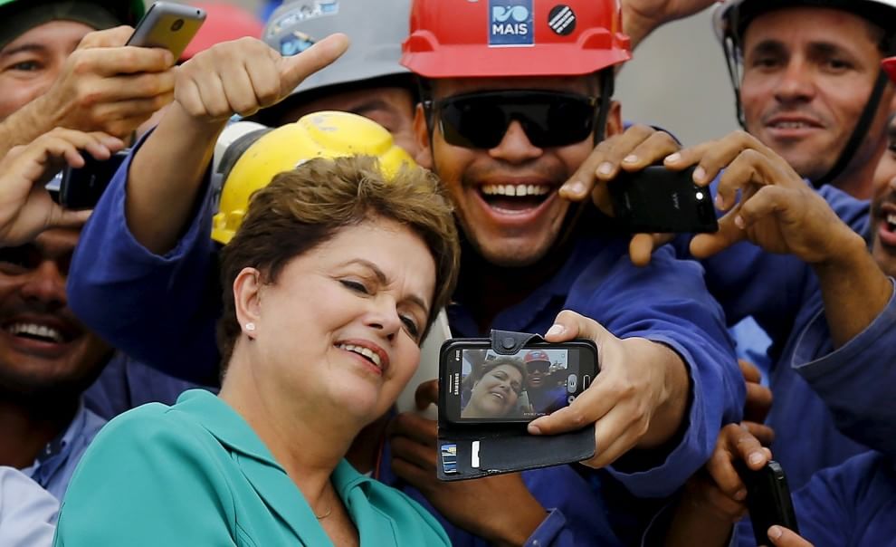 Da Obama a Renzi, il selfie conquista i politici