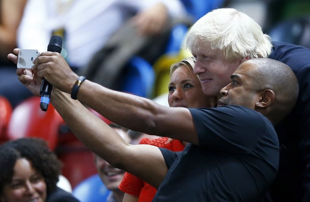 Da Obama a Renzi, il selfie conquista i politici