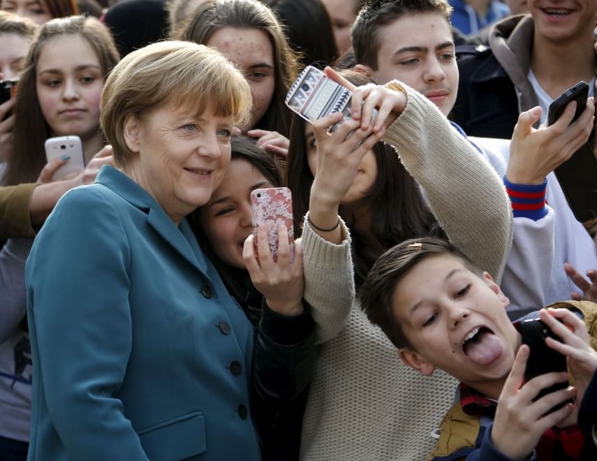Da Obama a Renzi, il selfie conquista i politici