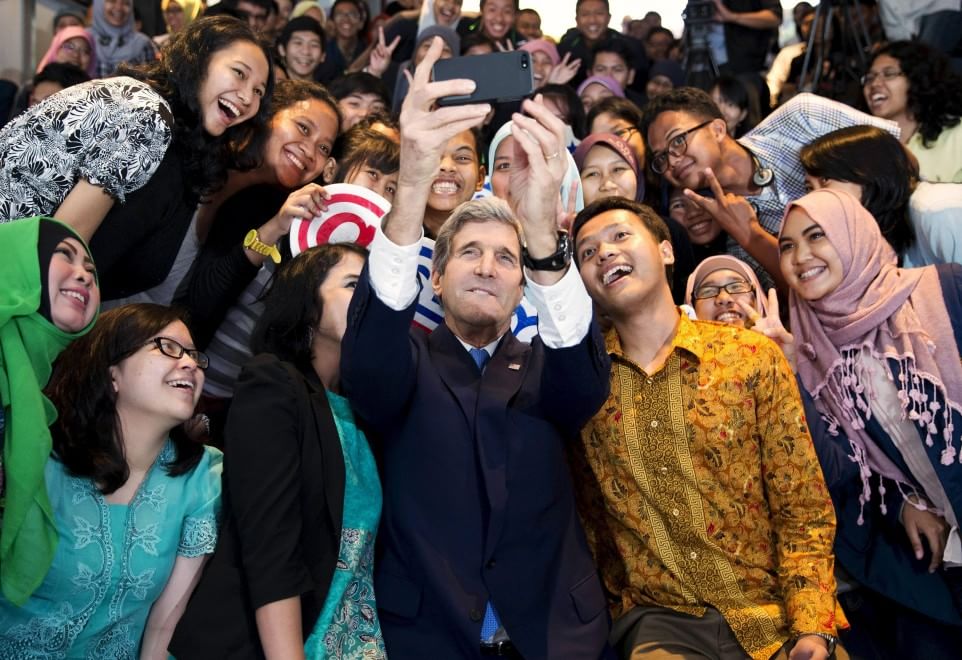 Da Obama a Renzi, il selfie conquista i politici