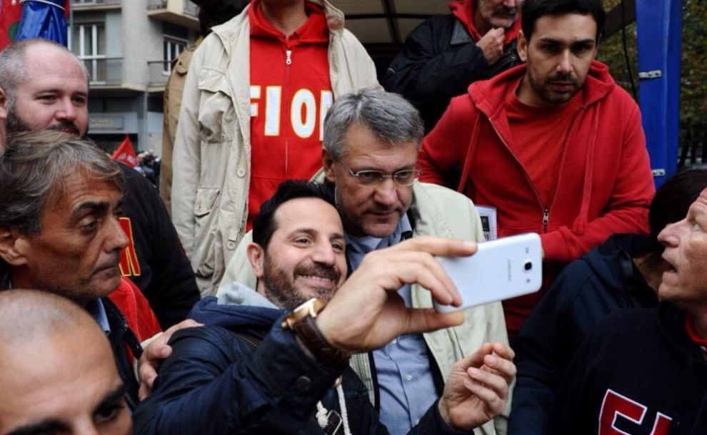 Da Obama a Renzi, il selfie conquista i politici