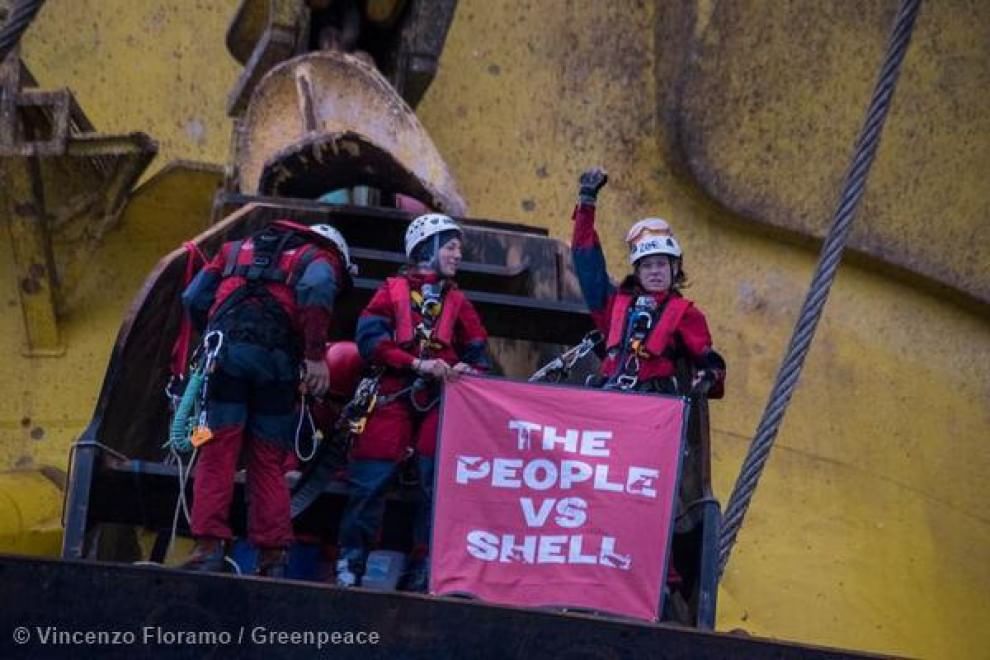 Accampati con Greenpeace sulla piattaforma petrolifera 