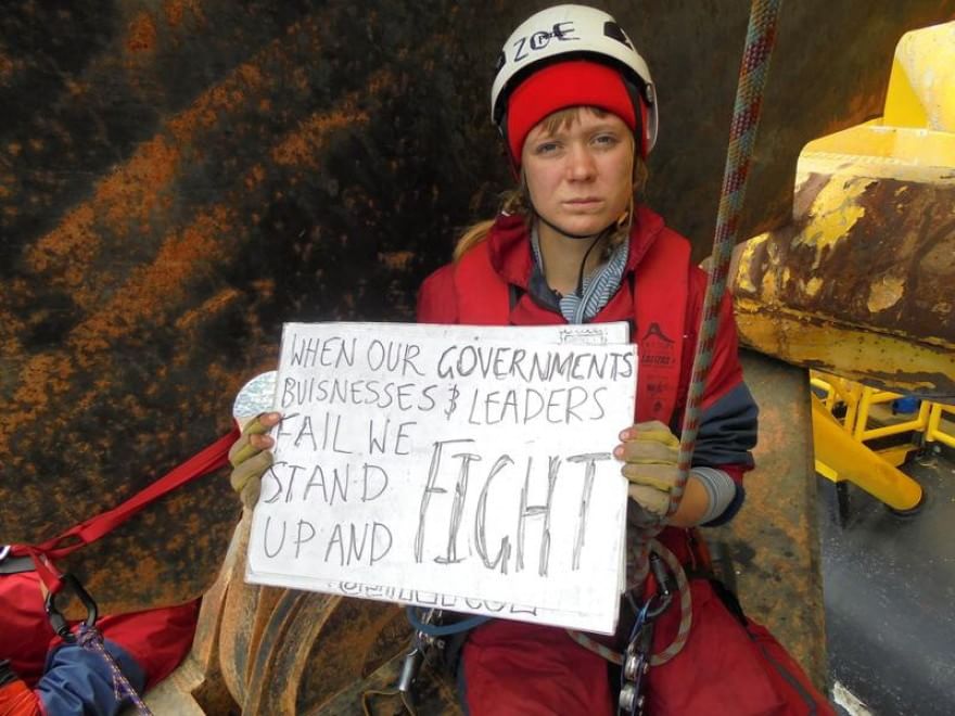 Accampati con Greenpeace sulla piattaforma petrolifera 