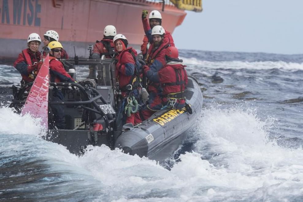 Accampati con Greenpeace sulla piattaforma petrolifera 