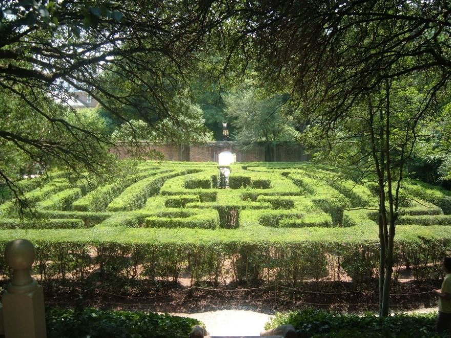 Perdersi nel verde: dentro i labirinti da giardino