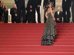 Salma Hayek regina a Cannes: "In Sicilia ho imparato a fare il formaggio"
