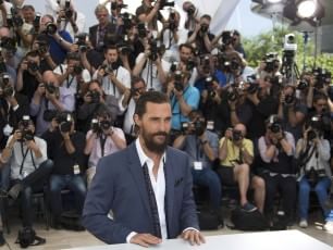 McConaughey barbuto, dopo l'Oscar si "perde" nella foresta di Van Sant